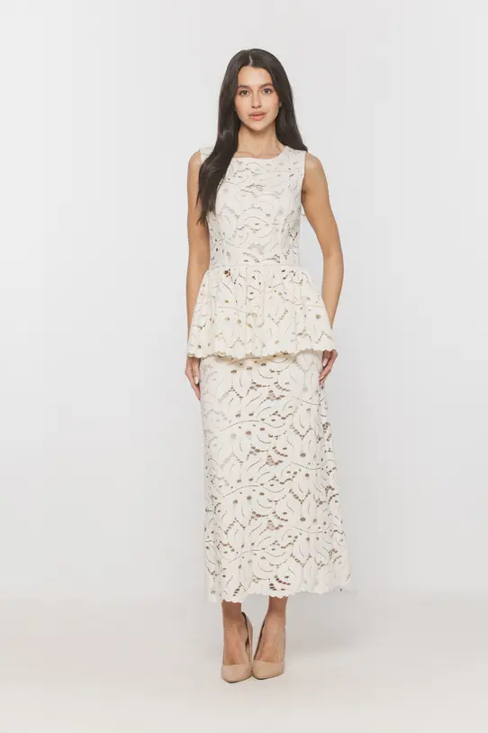 Wizytowa koronkowa bluzka ecu z baskinką